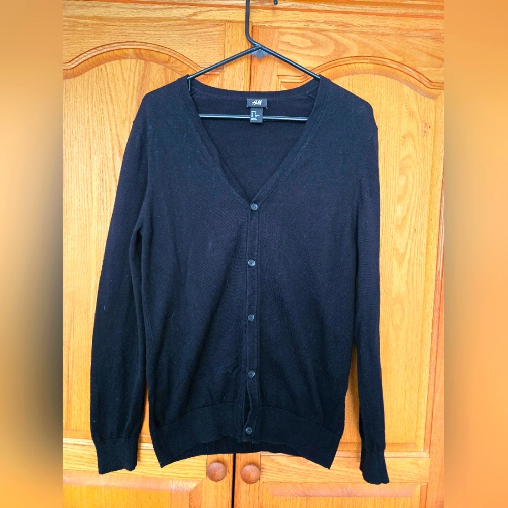 H&M black cardigan. Good condition, size small